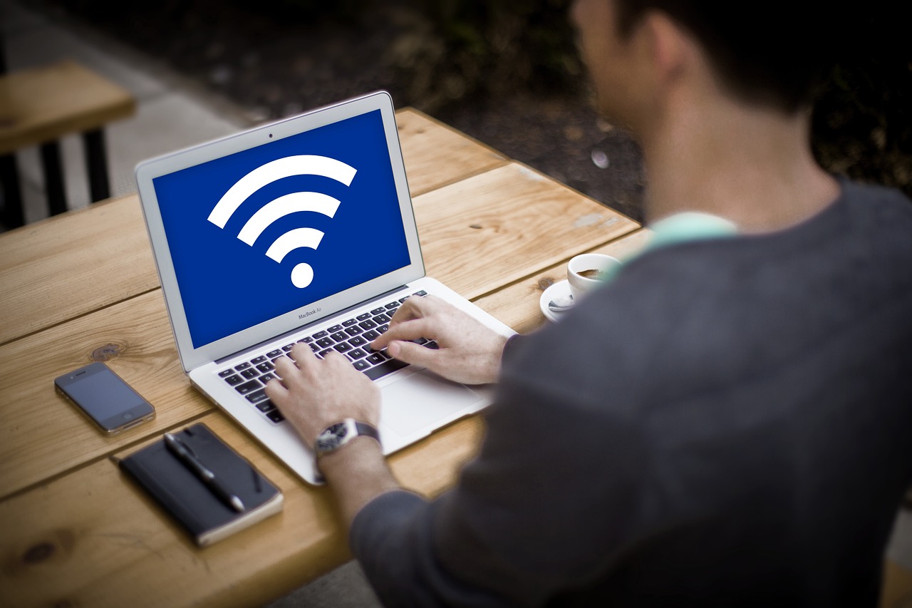 カフェでのWi-Fiセキュリティイメージ